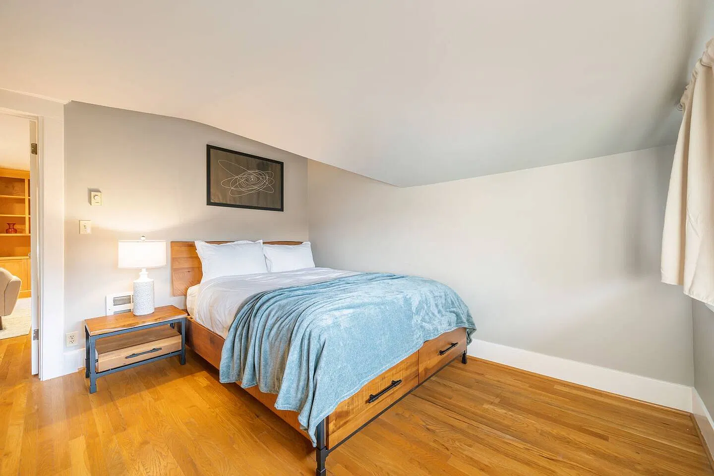 4 bed, 2920 sqft, $5,350 — Photo 1