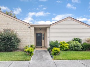 910 Fleetwood Place Dr, Houston, TX 77079