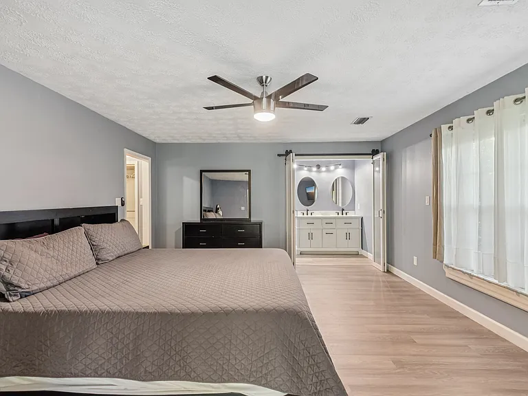5210 River Park Villas Dr — Photo 34
