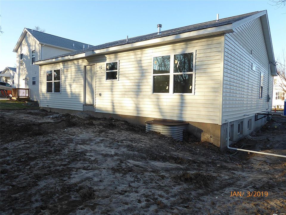 2nd image of 9820 Linn Ave