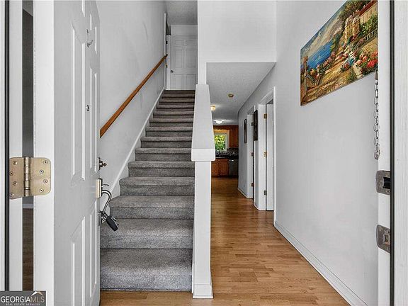 4th image of 41 Terrace Ct