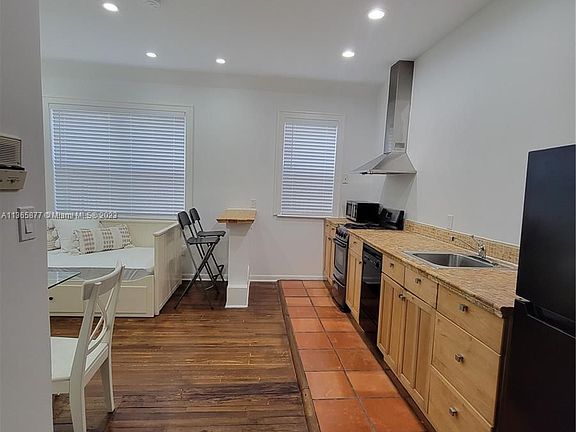 2nd image of 1521 Lenox Ave APT 105