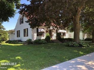 825 S Burchard Ave, Freeport, IL 61032