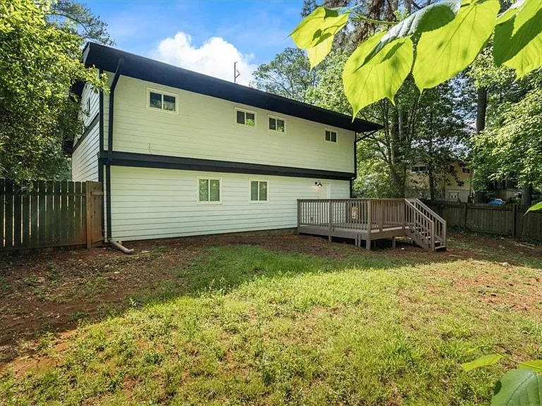 2223 Columbia Dr — Photo 37