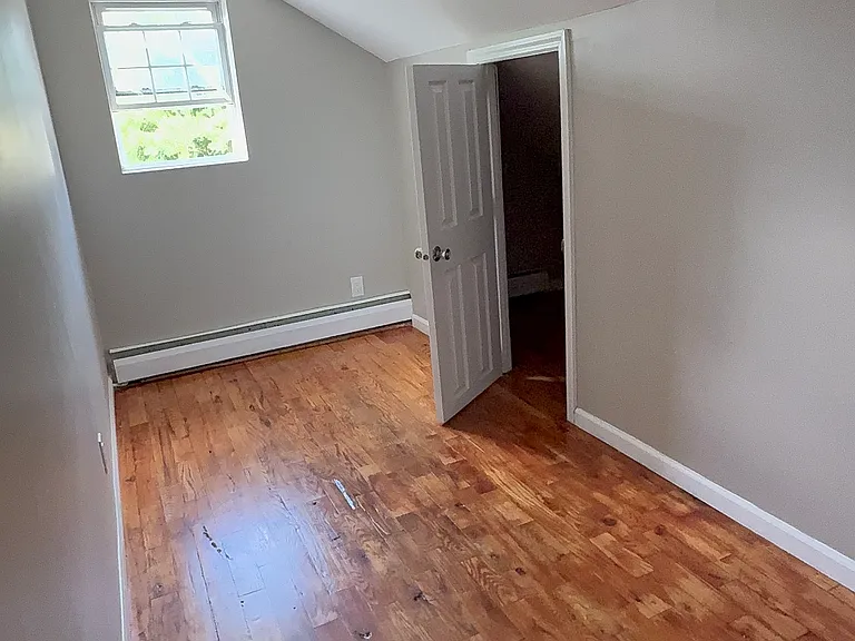 23 Longview Ave — Photo 6