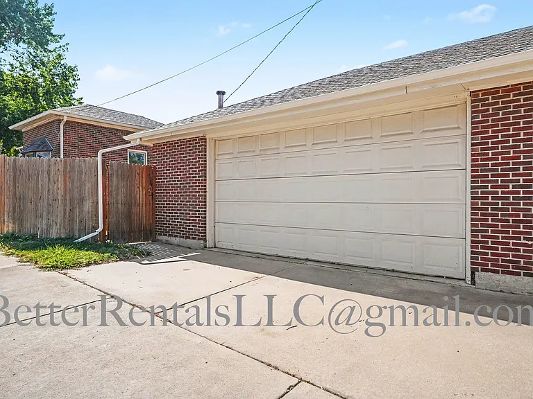 detached 2 car garage