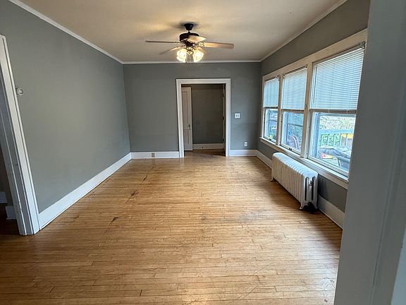 2nd image of 909 Walwood Pl #1