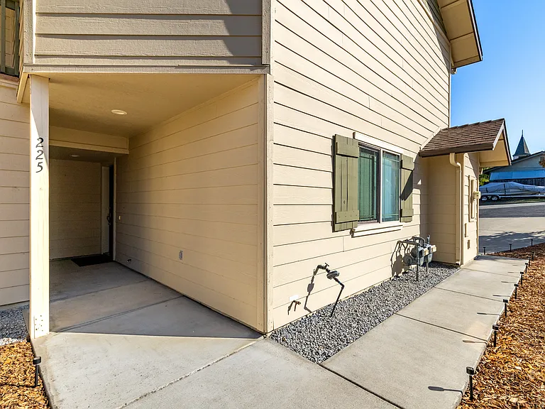 225 Old County Rd #225 — Photo 4