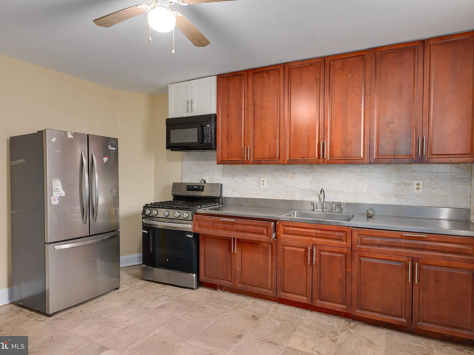 2 bed, 2.0 bath, 896 sqft, $1,400 — Photo 2