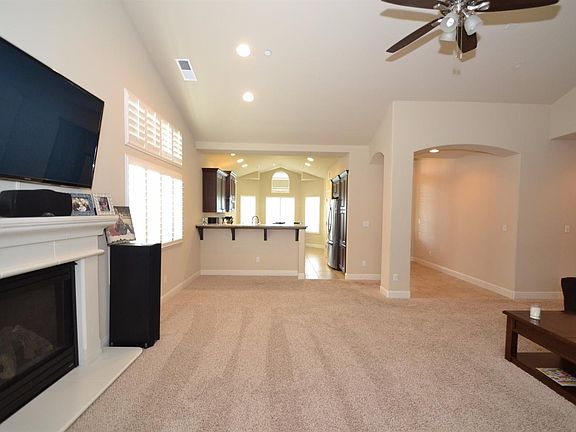 4th image of 7913 N Justin Ave