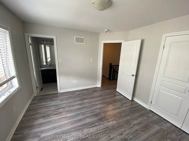 16 Kenridge Ter — Photo 11