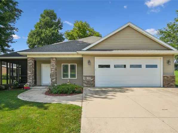 309 N Cherry St, Mechanicsville, IA 52306