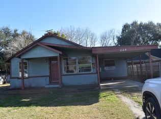 224 E Pine Ave, Winnie, TX 77665