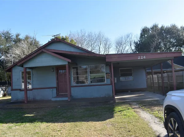 224 E Pine Ave, Winnie, TX 77665