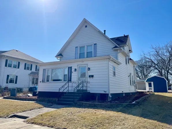 120 Snow St, Chadwick, IL 61014