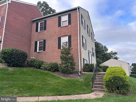 2nd image of 961 Holborn Ct