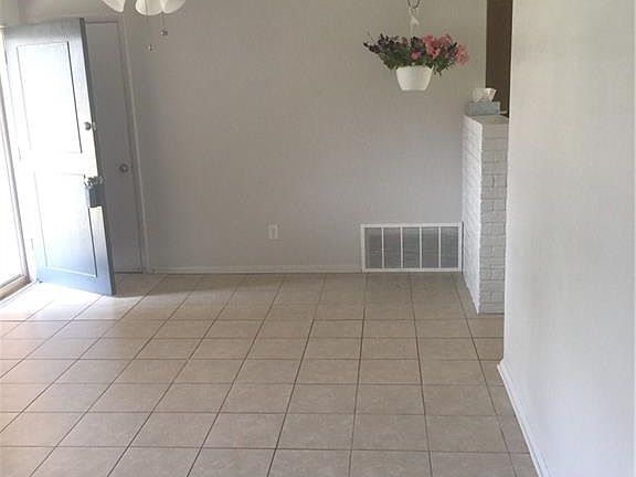 2nd image of 3401 Eastwood Cir