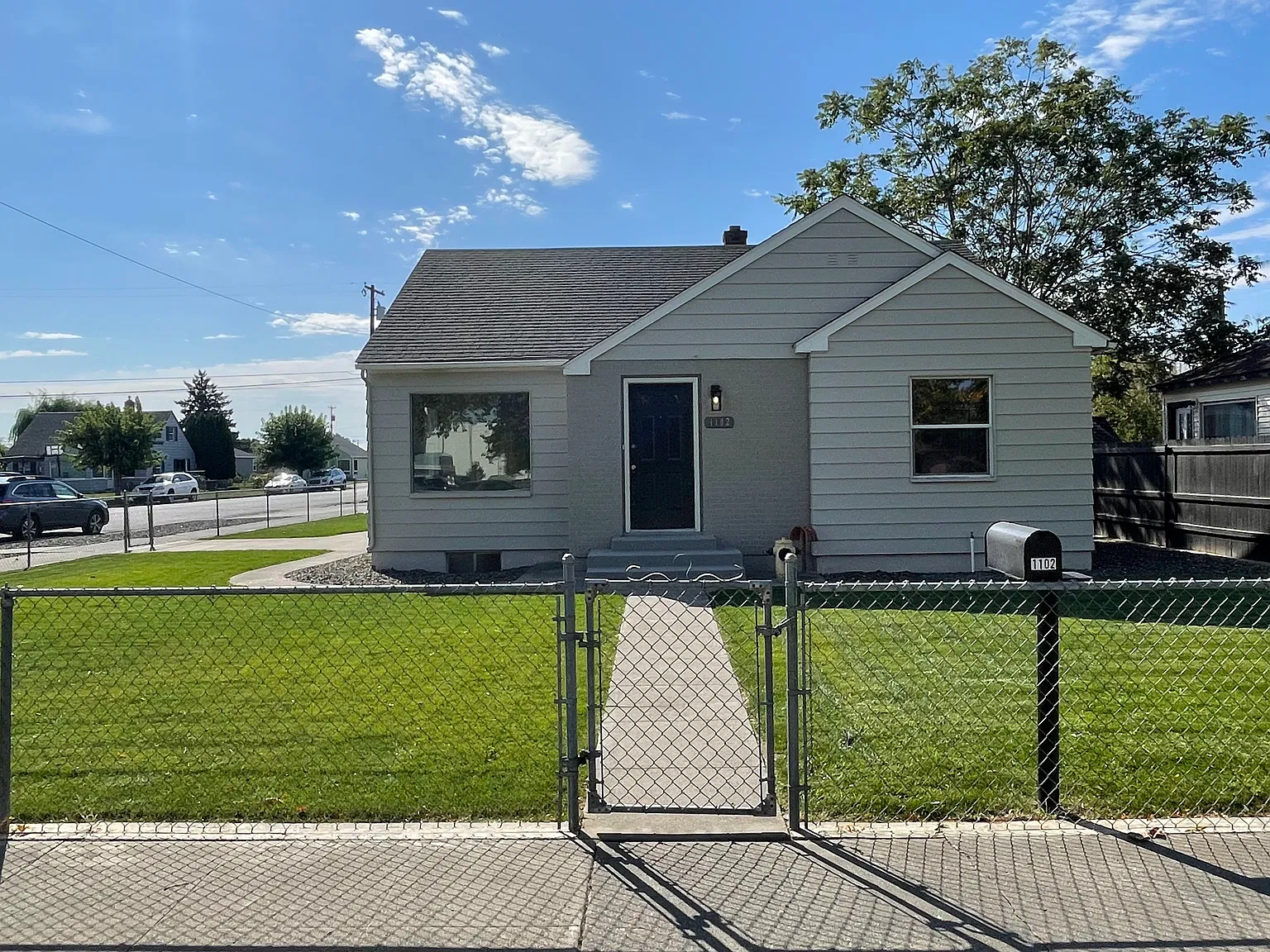 3 bed, 2006 sqft, $2,400 — Photo 1