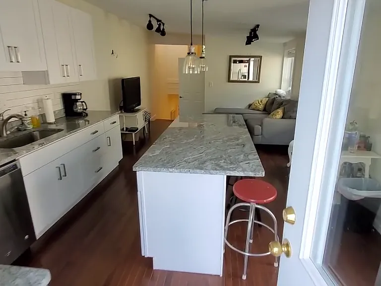 2020 Mount Vernon St #2 — Photo 6