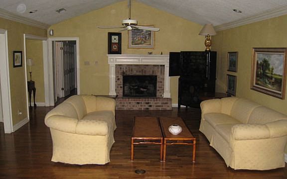 2nd image of 104 E Sierra Cir