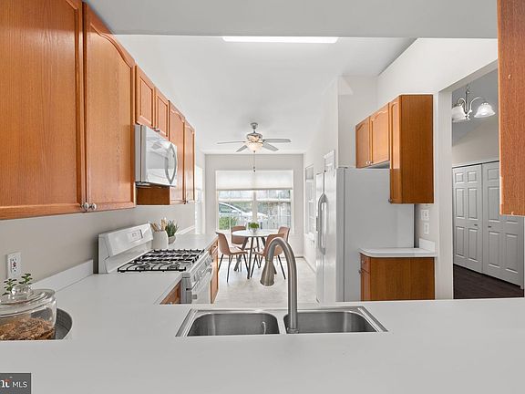 3rd image of 11248 Summerlake Blvd