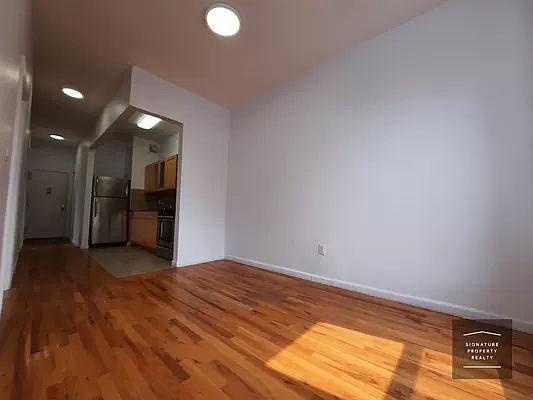4th image of 518 Willoughby Ave #2