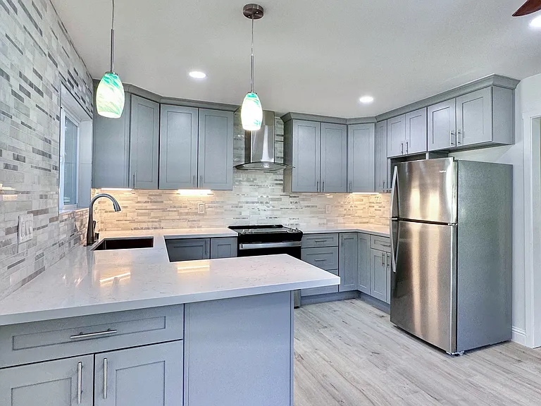 655 Mariposa Ave — Photo 36