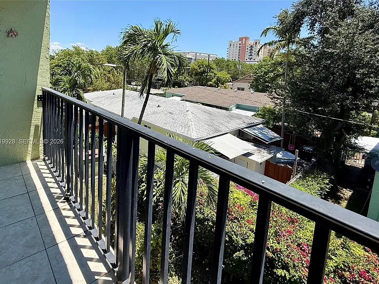1530 SW 2nd St #304 — Photo 22
