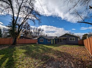 919 S Peach St, Medford, OR 97501