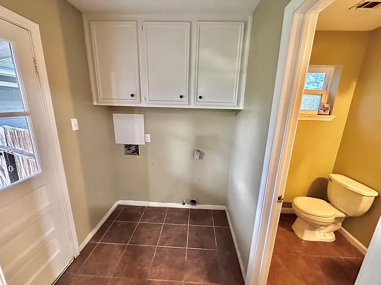 17502 Cassina Dr — Photo 23