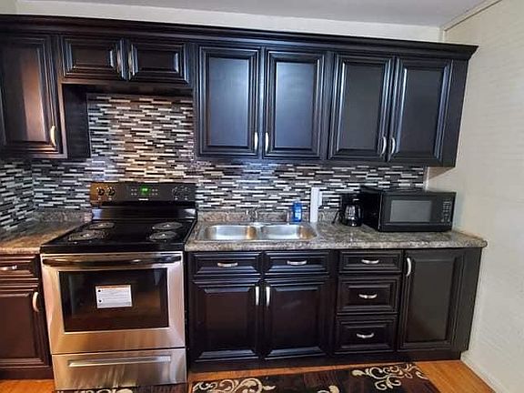3rd image of 1548 Locust St #1