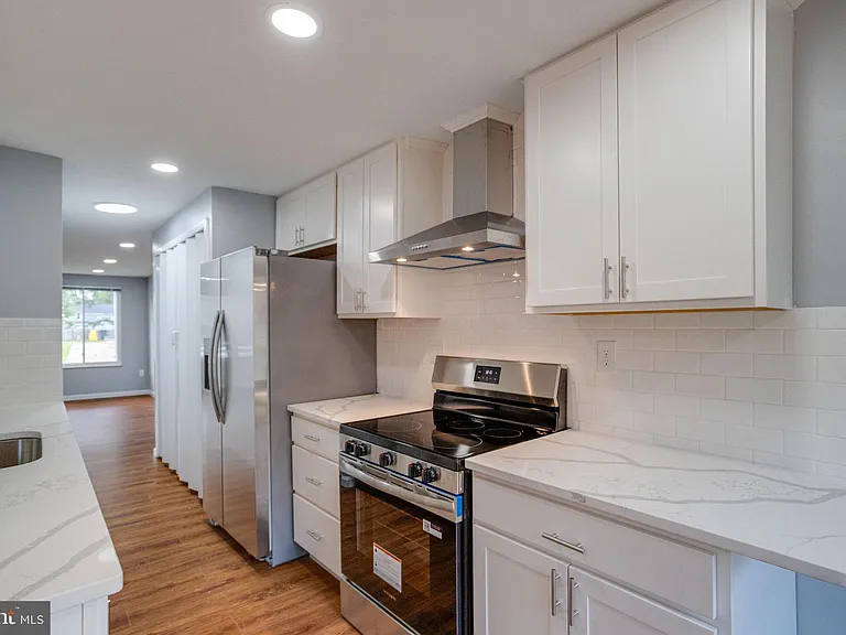1359 Raleigh Dr — Photo 16