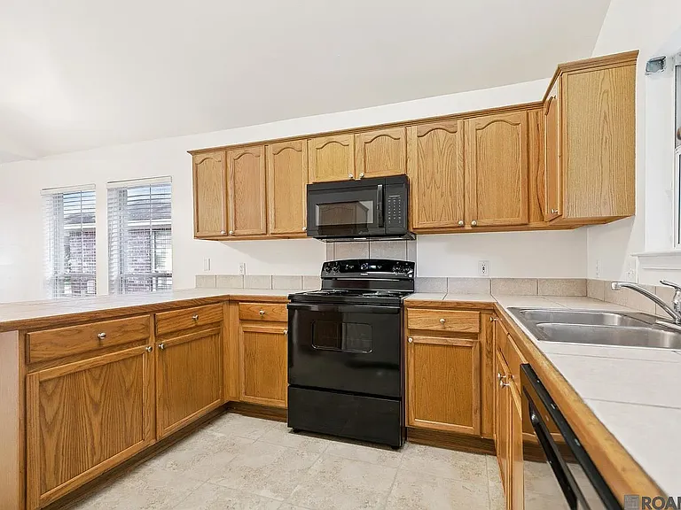 1340 Harwich Dr — Photo 5
