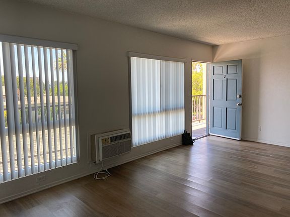 3rd image of 528 E Verdugo Ave #J
