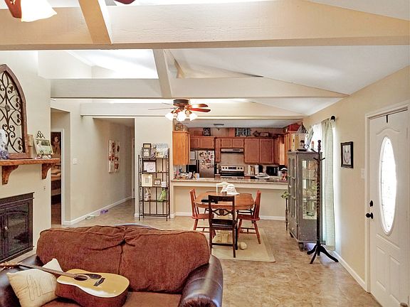 2nd image of 205 Hornbeam Dr