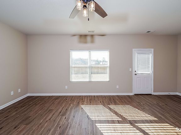 5th image of 360 Farmhouse Ln