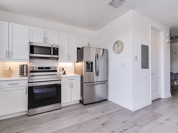 2nd image of 310 SW 14th Avenue #310