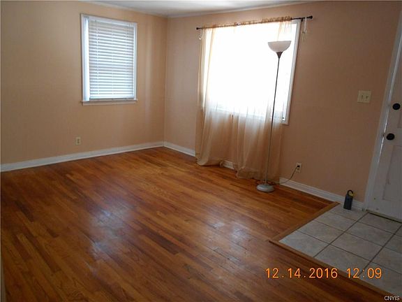 3rd image of 114 Northfield Dr