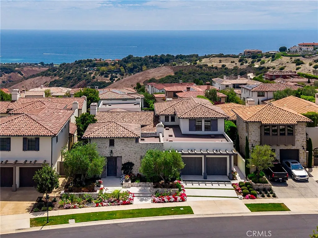 4 bed, 4.5 bath, 4653 sqft, $34,500 — Photo 2