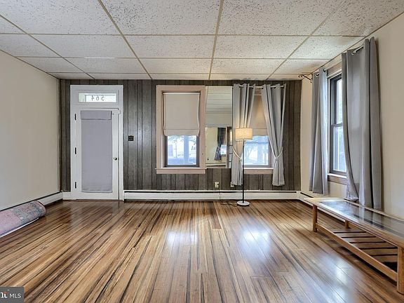 5th image of 564 Lancaster Ave