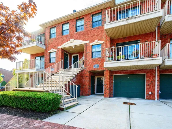 2-20 Constitution Place #170, College Point, NY 11356