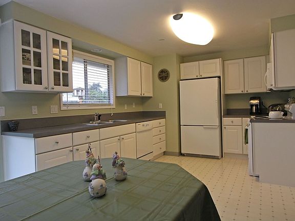 4th image of 567 NE 41st Ave