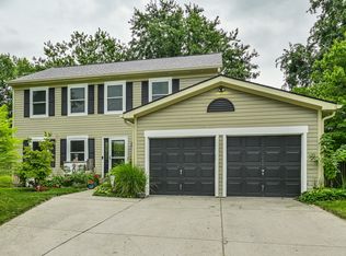 909 Farmview Ln, Carmel, IN 46032
