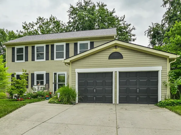 909 Farmview Ln, Carmel, IN 46032