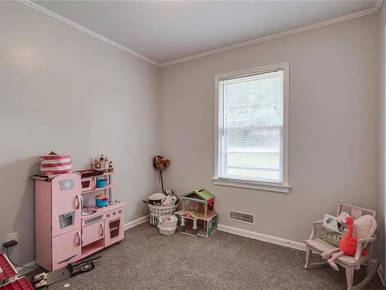 9601 Walnut St — Photo 16