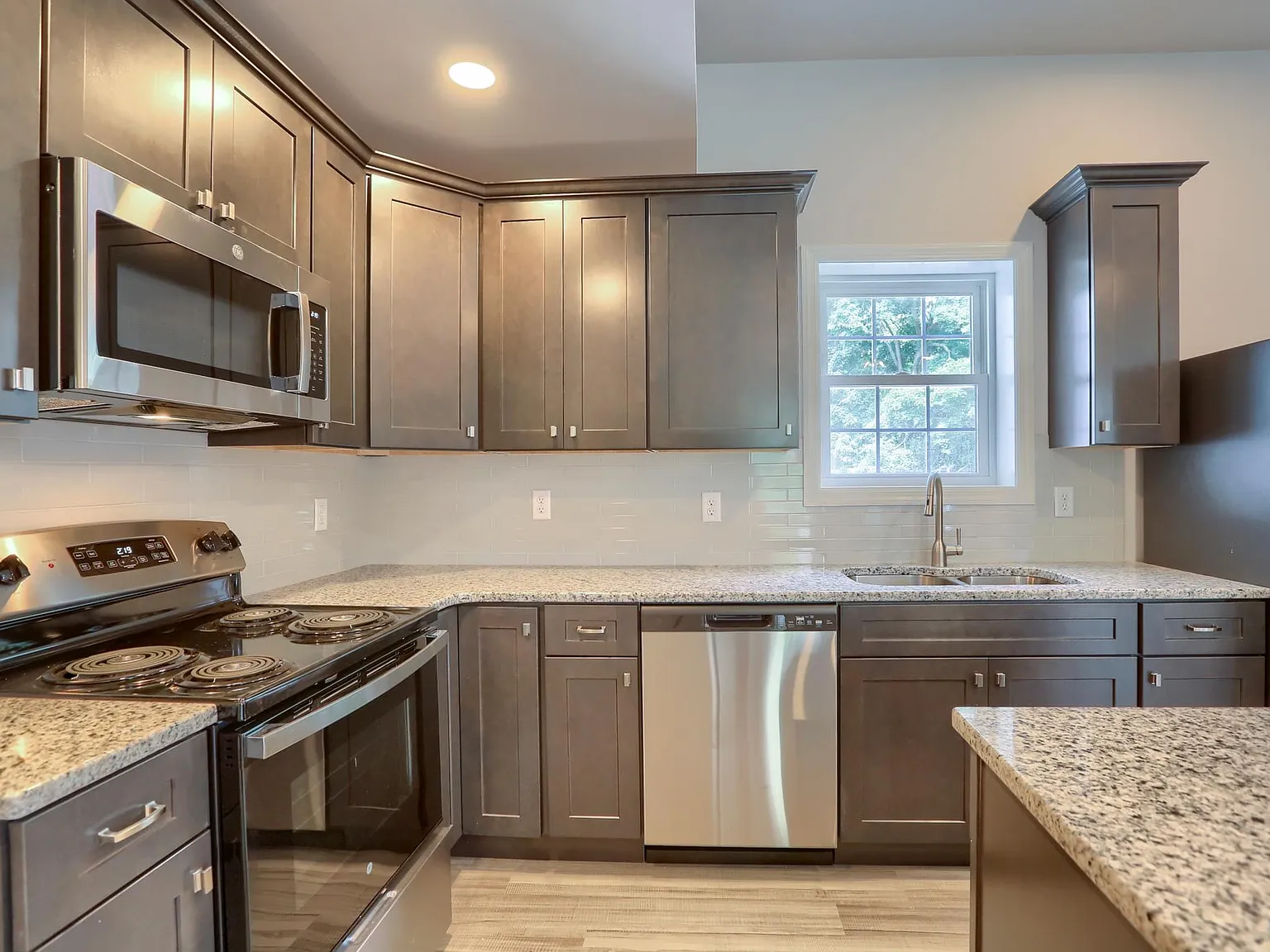 1 bed, 900 sqft, $1,500 — Photo 3