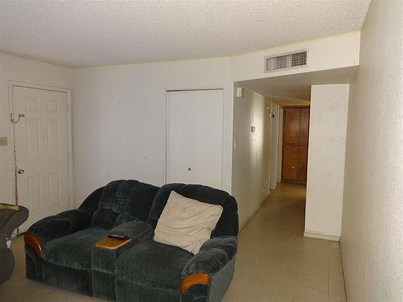 4th image of 1226 E Kennedy Ln