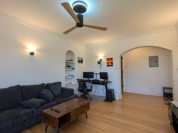 3rd image of 4529 N Greenview Ave #3