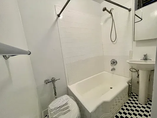 Rented by Compass | media 23