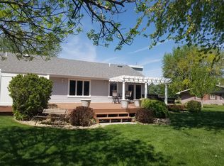 2016 Spalding Dr, Holdrege, NE 68949